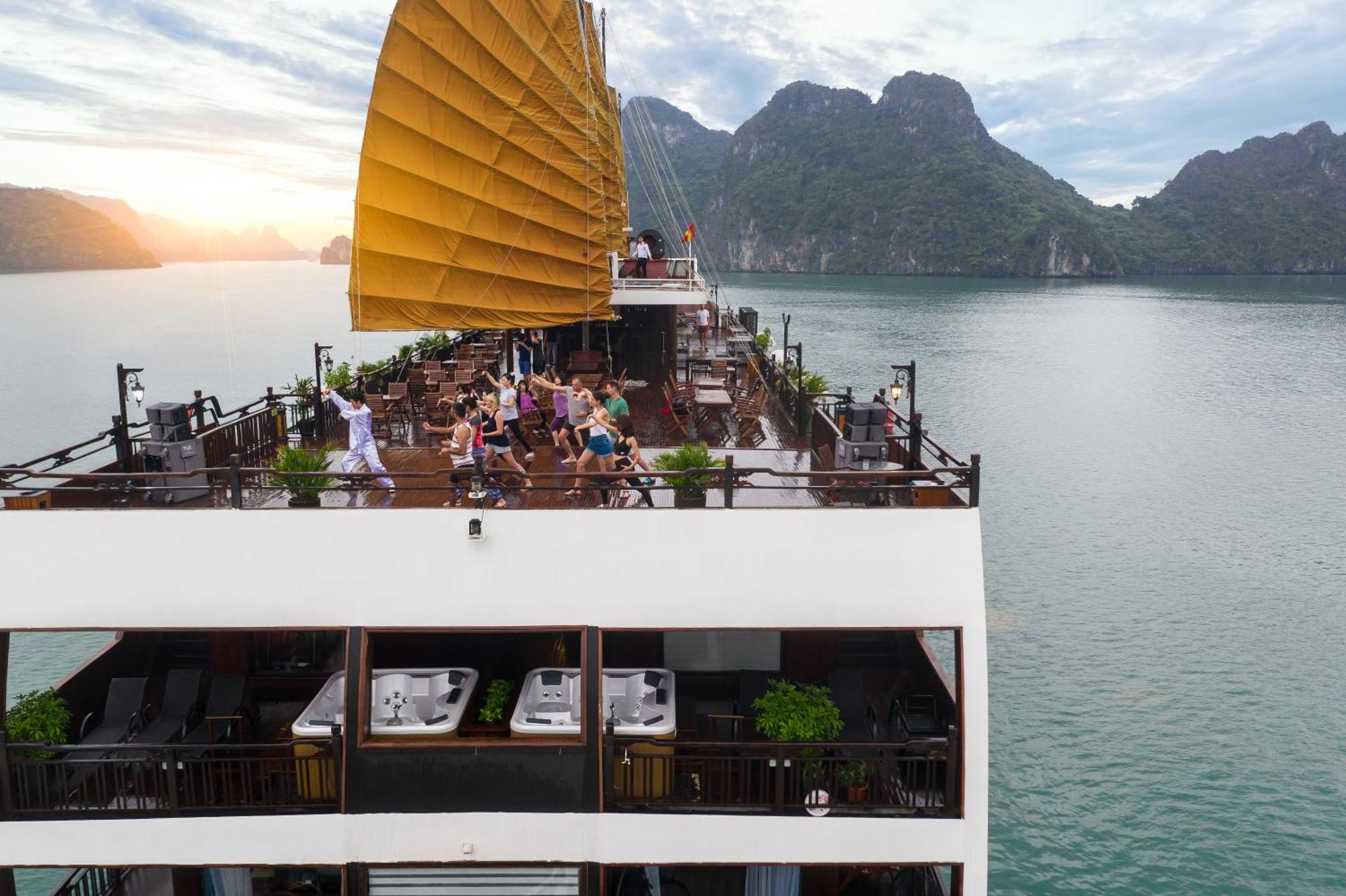 La Regina Legend Cruise Hotel Ha Long Eksteriør billede